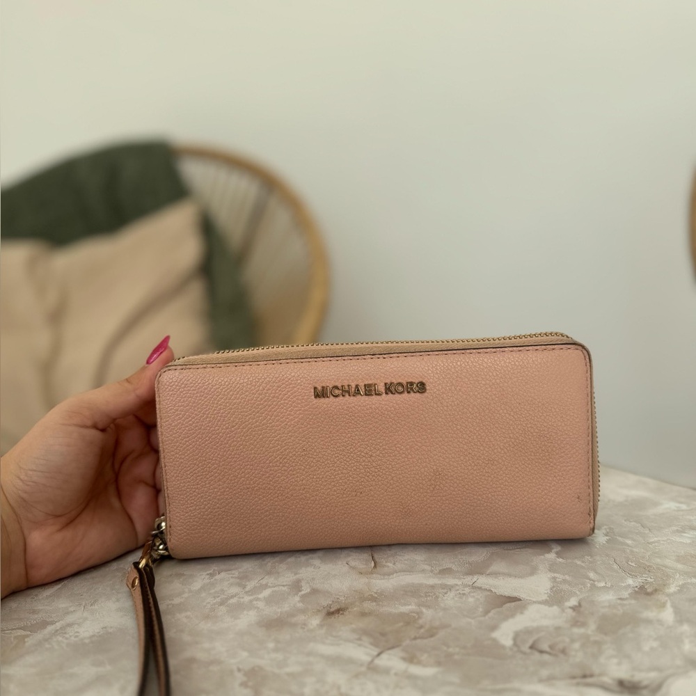 Wallet 
Michael Kors
